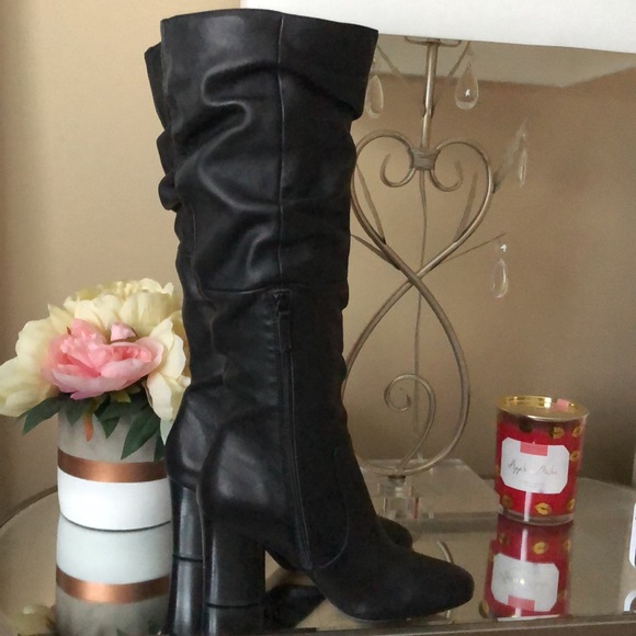 TAHARI Black Soft Nappa Leather Boots - Picture 4 of 15